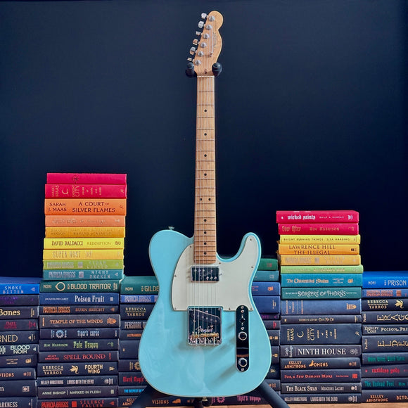 Fender FSR / Limited Edition American Pro Telecaster Roasted Maple Neck / Daphne Blue